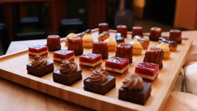 Service traiteur servi dans la place Lille